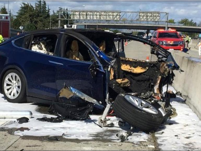 The scene where a Tesla electric SUV crashed into a barrier, killing Apple engineer Walter Huang, in 2018.