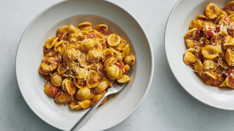 Roasted White Bean and Tomato Pasta. Caramelised tomatoes are paired with white beans in this season-bridging weeknight dinner. Food Stylist: Simon Andrews. (David Malosh/The New York Times)