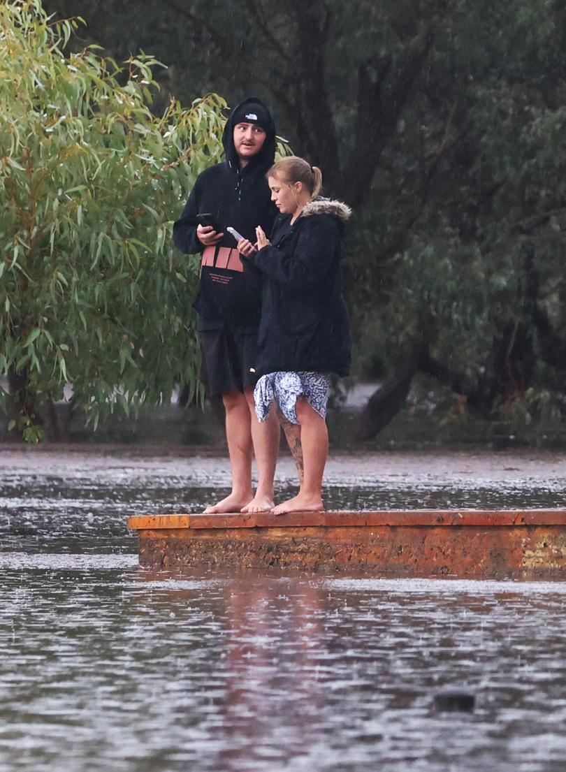 News. Wet Weather. Local residents inspect the floodwaters in Riverlinks Park at the corner of Ocean Grove Road and Riverlinks Drive in Clarkson. Jackson Flindell