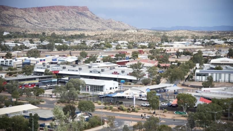 A night curfew on Alice Spring youth, imposed after an outbreak of violence, has been lifted. (Aaron Bunch/AAP PHOTOS)