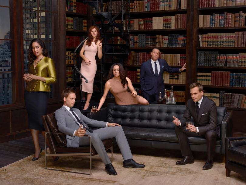 SUITS -- Season: 4 -- Pictured: (l-r) Gina Torres as Jessica Pearson, Patrick J. Adams as Michael Ross, Sarah Rafferty as Donna Paulsen, Meghan Markle as Rachel Zane, Rick Hoffman as Louis Litt, Gabriel Macht as Harvey Specter -- (Photo by: Nigel Parry/USA Network)