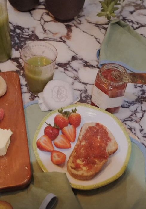 Delfina Blaquier shows how she served the Duchess’ jam.