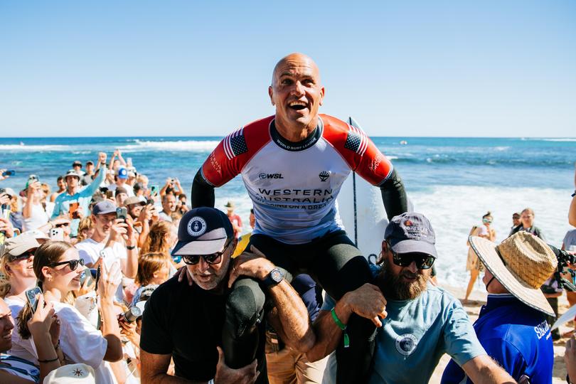 Kelly Slater is chaired off. 