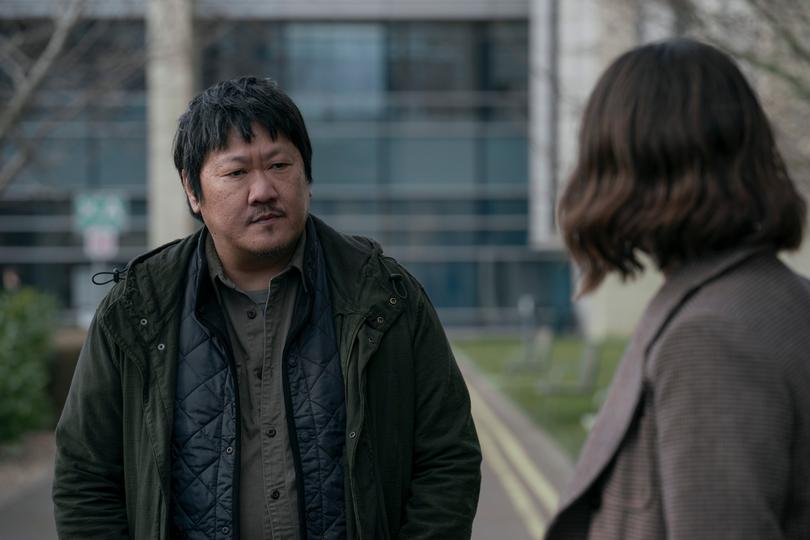 3 Body Problem. (L to R) Benedict Wong as Da Shi, Eiza González as Auggie Salazar in episode 102 of 3 Body Problem. Cr. Ed Miller/Netflix © 2024