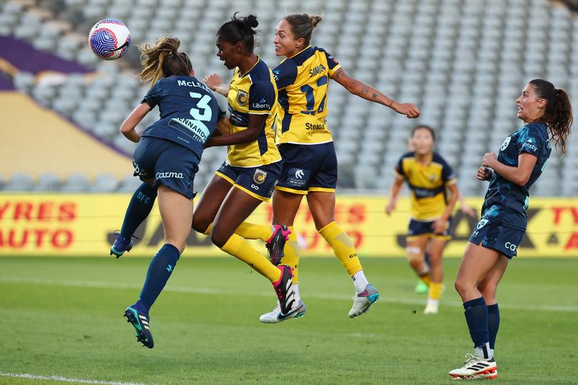 GOSFORD, AUSTRALIA - APRIL 21: Kyah Simon of the Mariners heads the ball during the A-League Women Semi Final match between Central Coast Mariners and Sydney FC at Industree Group Stadium, on April 21, 2024, in Gosford, Australia. (Photo by Jeremy Ng/Getty Images)