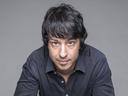 Comedian Arj Barker has come under fire over kicking out a woman with a baby at a Melbourne show. 