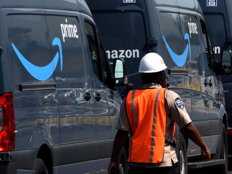 Ahead of the mid-year sales rush, Amazon Australia has launched a massive recruitment drive for more than 1000 workers to pick, pack, and deliver orders around the country.