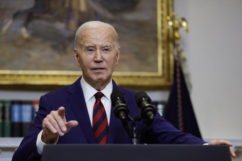 epa11244946 US President Joe Biden delivers remarks on the collapse of the Francis Scott Key Bridge in Baltimore, from the Roosevelt Room of the White House in Washington, DC, USA, 26 March 2024.  EPA/SAMUEL CORUM / POOL