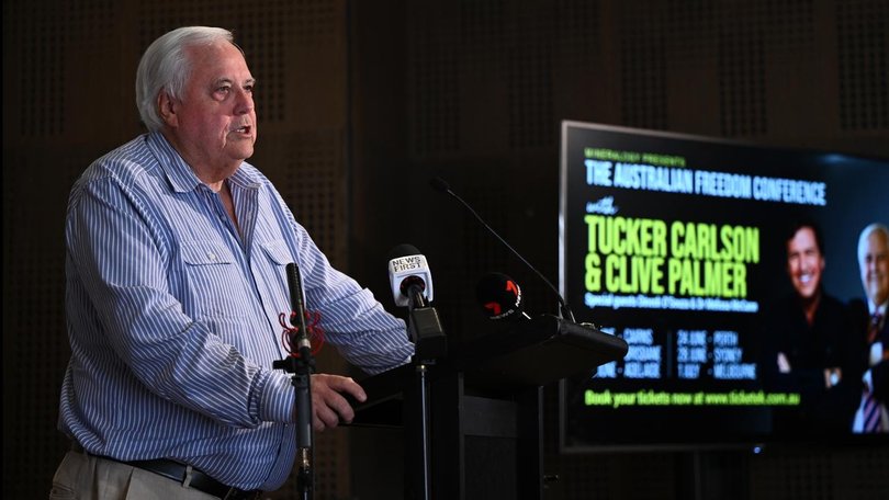 Clive Palmer will host a series of interviews with US right-wing journalist Tucker Carlson. (Bianca De Marchi/AAP PHOTOS)