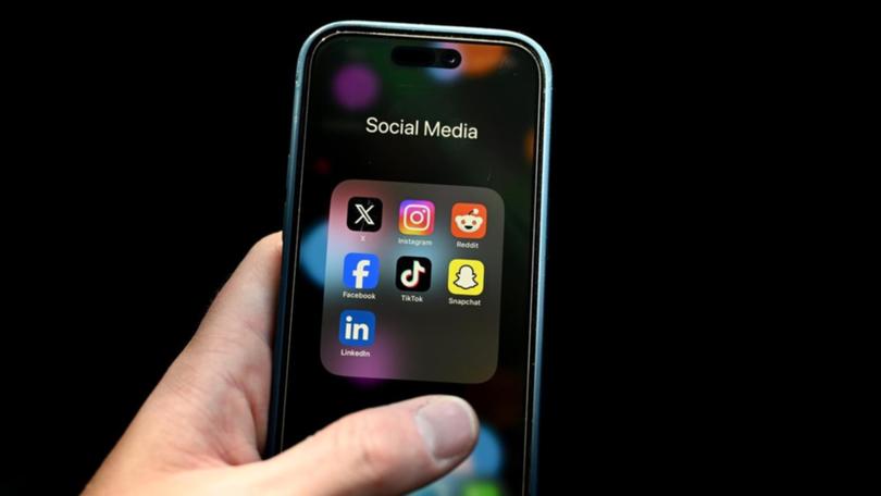 A paedophile sent three girls explicit messages on Snapchat while on a good behaviour bond.