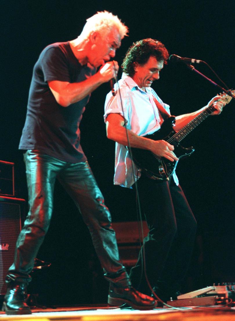 TOD CHISEL 2..5 DEC 98 PIC BY SHARON SMITH STORY BY MENDEZ...Frontman Jimmy Barnes rips it up with bandmate, Ian Moss....Burswood Dome....at the Cold Chisel Concert.