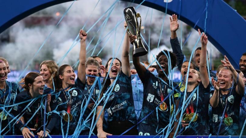 Sydney FC celebrate after winning the 2024 A-League Women grand final. (Daniel Pockett/AAP PHOTOS)