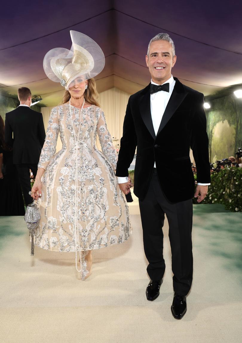 Sarah Jessica Parker in Richard Quinn, with Andy Cohen.