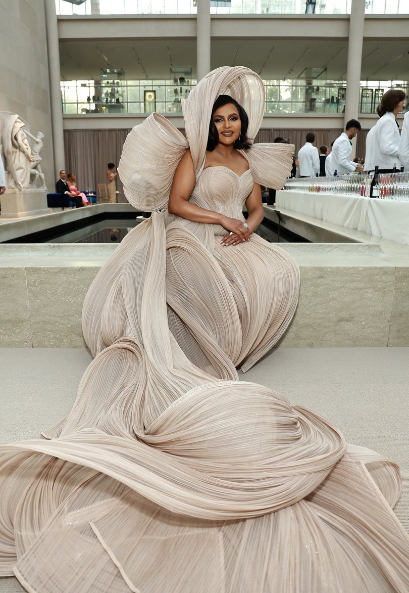 Mindy Kaling . (Photo by Arturo Holmes/MG24/Getty Images for The Met Museum/Vogue)