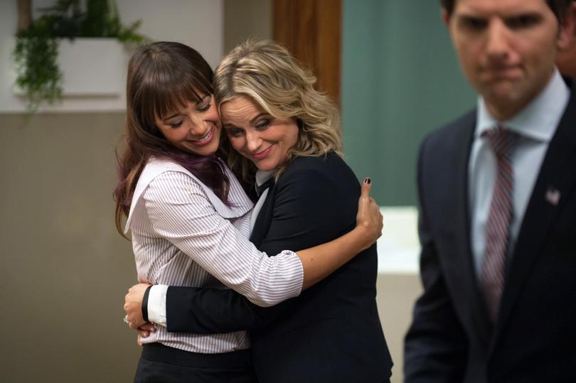 PARKS AND RECREATION -- "One Last Ride" Episode 712/713 -- Pictured: (l-r) Rashida Jones as Ann Perkins, Amy Poehler as Leslie Knope -- (Photo by: Colleen Hayes/NBC/NBCU Photo Bank via Getty Images)