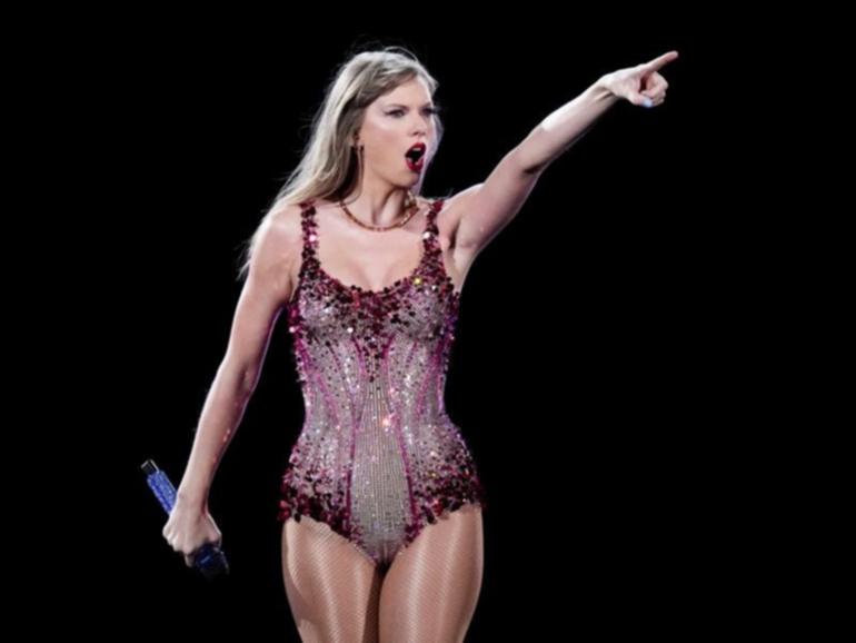 An image of an infant in an extremely dangerous situation at a Taylor Swift concert has shocked the internet. 
