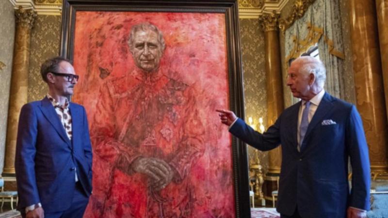 Artist Jonathan Yeo and King Charles III have unveiled the first official portait of the monarch. (AP PHOTO)
