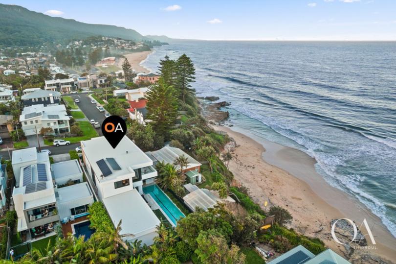 The high-end home at 9 Tasman Parade, Thirroul has changed hands for a record-breaking $8m sum. The home reportedly sold for more than $8 million. The home sold to a local buyer.