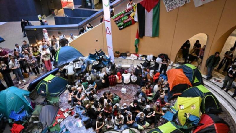 After a week-long stand-off that saw hundreds of classes disrupted and threats of police intervention, the University of Melbourne has struck a deal with protesters.