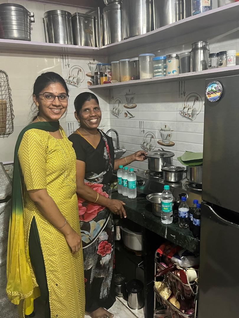 Justin Langer visits the home of Lucknow Super Giants massage therapist Rajesh Chandrashekhar where his family welcomed Justion and his brother and cooked for them.