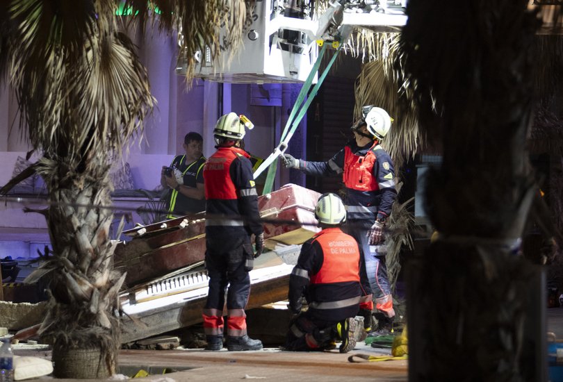 Emergency staff's members work after a two-storey restaurant collapsed, killing four and injuring at least 17 people on Playa de Palma, south of the Spanish Mediterranean island's capital Palma de Mallorca, on May 23, 2024. Four people died and 17 were injured after the roof of a two-storey restaurant collapsed on Spain's Mediterranean island of Mallorca on May 23, 2024, AFP reported. (Photo by Jaime REINA / AFP)