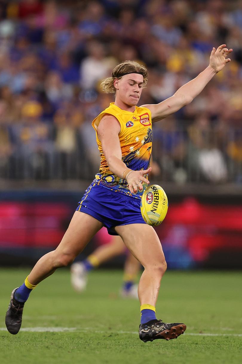 PERTH, AUSTRALIA - MAY 19: Harley Reid of the Eagles in action during the round 10 AFL match between Waalitj Marawar (the West Coast Eagles) and Narrm (the Melbourne Demons) at Optus Stadium, on May 19, 2024, in Perth, Australia. (Photo by Paul Kane/Getty Images)