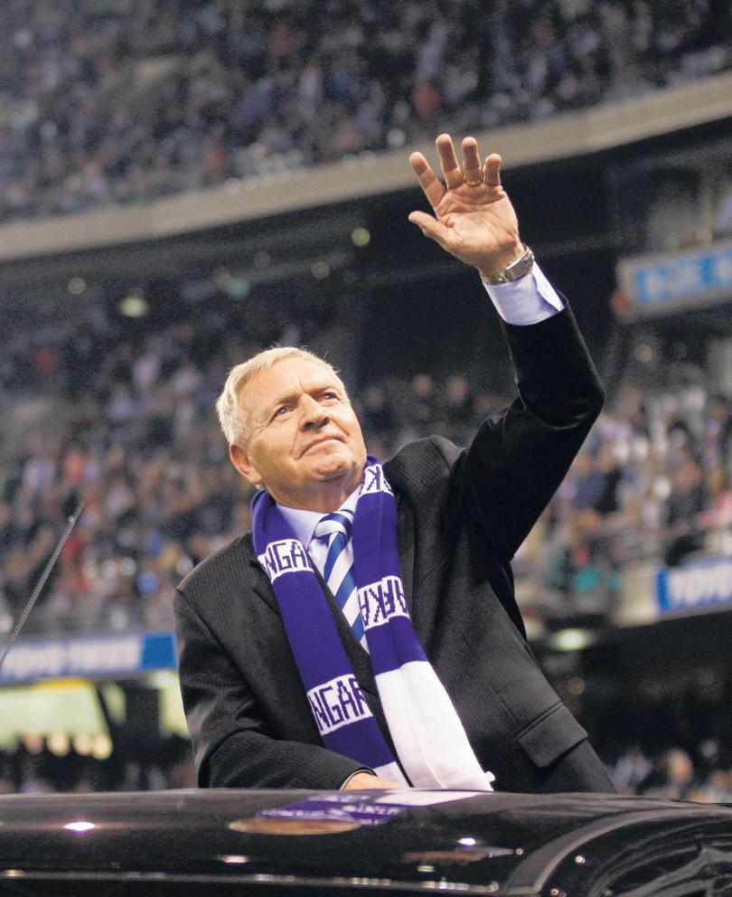 AFL Hall of Fame Legend, Barry Cable, waves to the crowd during a lap of honour during the AFL Round 16 match between the North Melbourne Kangaroos and the Carlton Blues at Eithad Stadium, Melbourne. (Photo: Lachlan Cunningham/AFL Media)
