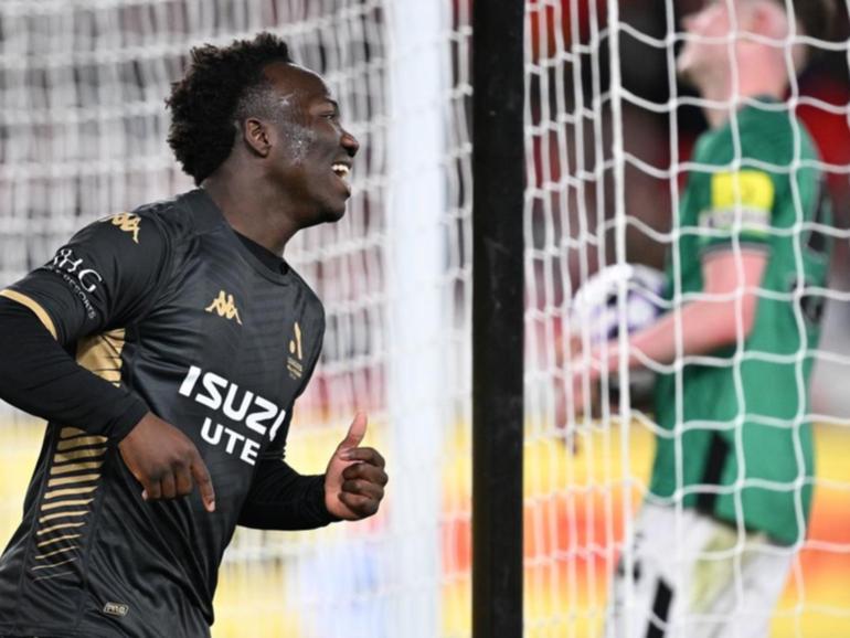 Nestory Irankunda has earned his first Socceroos call-up for World Cup qualifiers. (Joel Carrett/AAP PHOTOS)