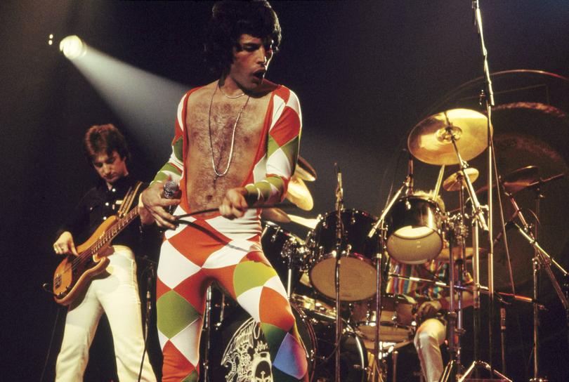 UNITED STATES - DECEMBER 01:  MADISON SQUARE GARDEN  Photo of Freddie MERCURY and QUEEN, John Deacon and Freddie Mercury performing live on stage  (Photo by Richard E. Aaron/Redferns)