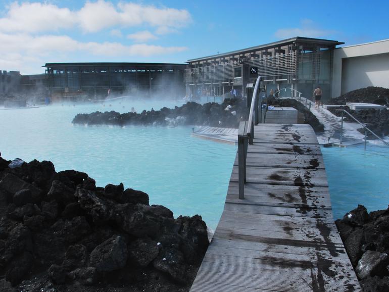 On Wednesday in Iceland’s southwest, a volcano erupted, and as a result, the Blue Lagoon Resort in Reykjavík was forced to evacuate guests, as reported by The Sun.