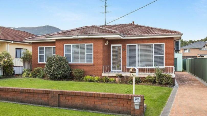 There was strong bidding from the start when this Fairy Meadow home went under the hammer.