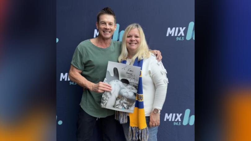Just over a week after posing shirtless, Ben Cousins has delivered for fans once again, offering out signed pics to a handful of lucky admirers.