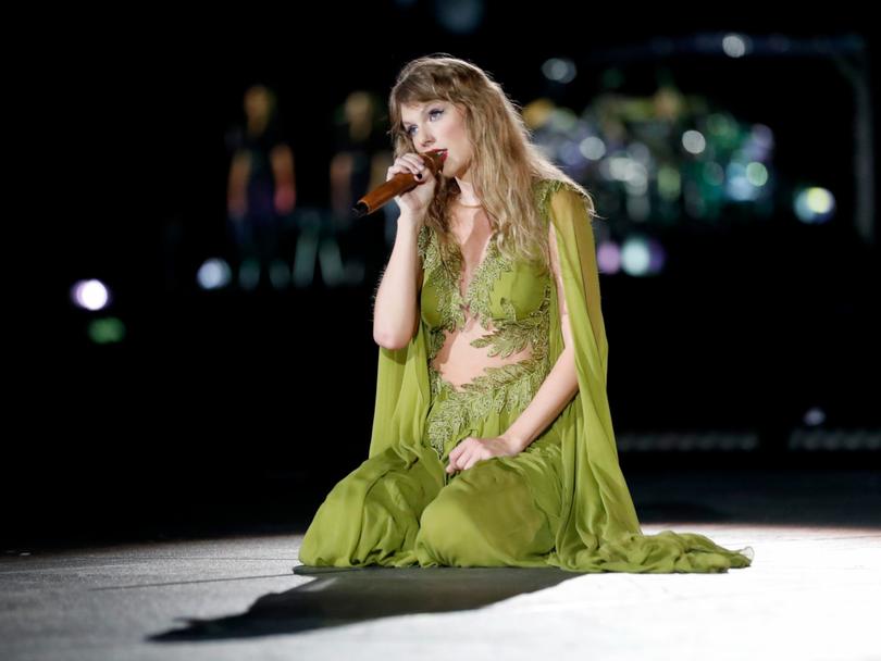Taylor Swift performing live.