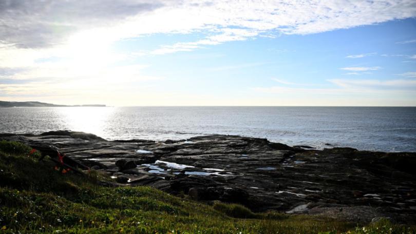 Two women died on Monday after being swept off rocks at Yena Gap, Kurnell, in Sydney's south. (Bianca De Marchi/AAP PHOTOS)