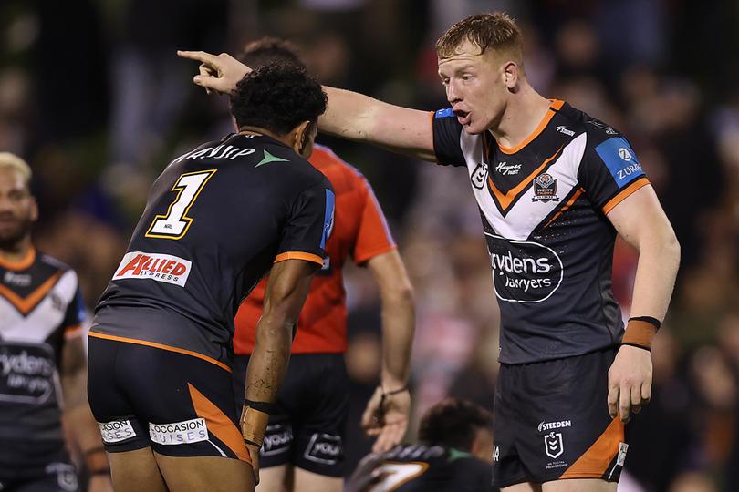 WOLLONGONG, AUSTRALIA - JUNE 07:  Alex Seyfarth of the Wests Tigers talks to team mate Jahream Bula during the round 14 NRL match between St George Illawarra Dragons and Wests Tigers at WIN Stadium on June 07, 2024, in Wollongong, Australia. (Photo by Jason McCawley/Getty Images)