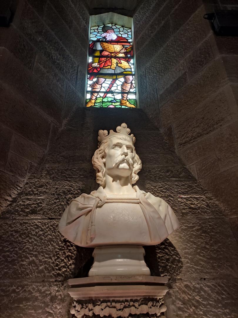 The National Wallace Monument has striking busts and stained glass windows.