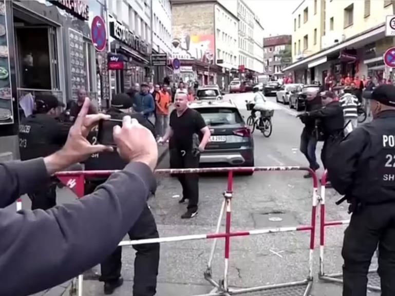 Police have neutralised a suspect with a hammer and a molotov cocktail near a fan complex at the famous Reeperbahn in Hamburg.