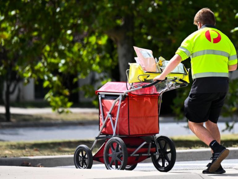 Australia Post is calling on dog owners to take responsibility for their pets. (Lukas Coch/AAP PHOTOS)