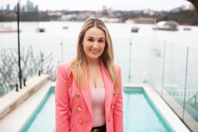 Real estate agent Anna "Annachi" Wilson is selling sister Rebel's apartment in Sydney.