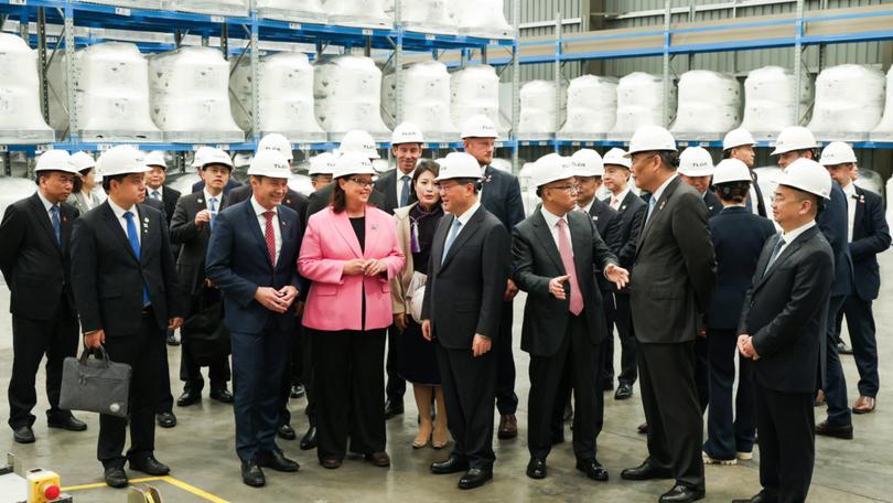 Roger Cook and Madeleine King with Chinese Premier Li Qiang.