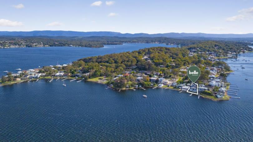 The house is positioned on the waterfront on the Coal Point peninsula.