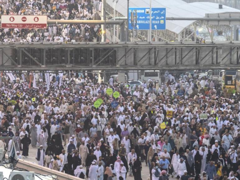 An Australian is among hundreds who died during the Hajj pilgrimage due to intense heat. (AP PHOTO)