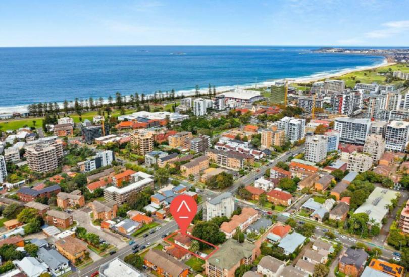 The property at 82 Corrimal Street, Wollongong is in a prime location.