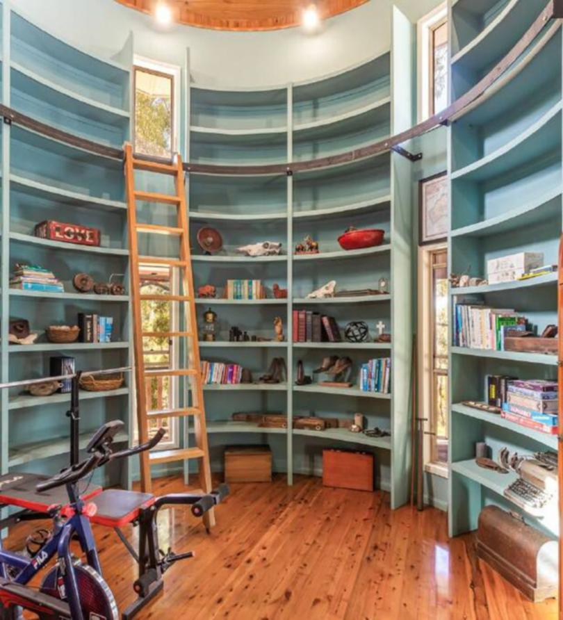 Character and colour in the library in this home in the NSW wine region of Mudgee.