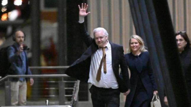 Julian Assange agreed to plead guilty to a criminal count as part of a deal with US authorities. (Mick Tsikas/AAP PHOTOS)