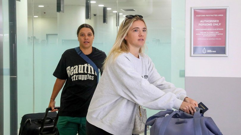 Aussie Soccer star Sam Kerr and fiancee Kristie Mewis are back in Australia! 