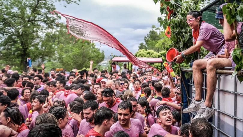 More than 8000 people have attended the traditional Battle of Wine in the Spanish town of Haro. (EPA PHOTO)