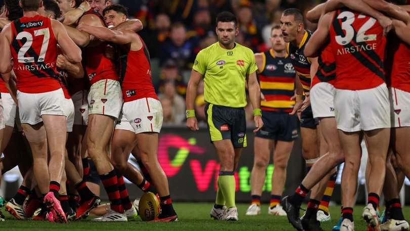 The AFL has defended the standard of umpiring this season, despite widespread confusion. (Matt Turner/AAP PHOTOS)