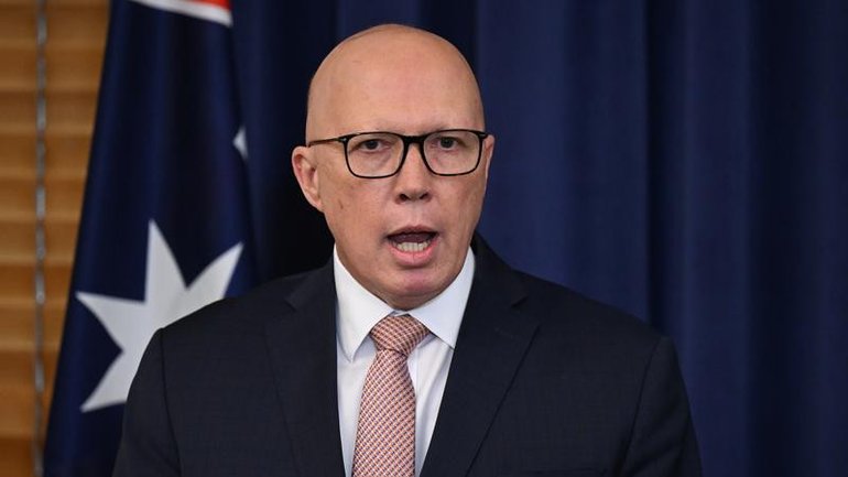 Opposition Leader Peter Dutton wants to break up supermarkets that price-gouge customers. (Lukas Coch/AAP PHOTOS)