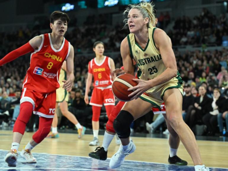 At 43 years of age, Lauren Jackson is still producing the numbers for the Opals. (James Ross/AAP PHOTOS)